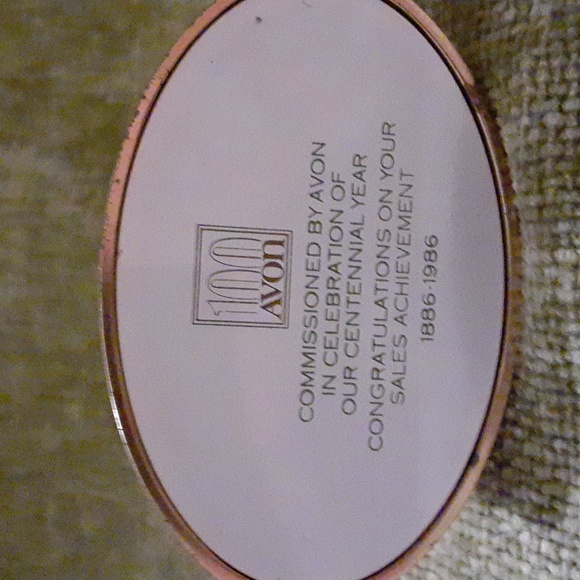 1986 Small Clock - Celebrating 100 Years AVON. - Picture 8 of 9